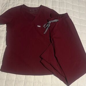 Figs Maroon Scrub Set with Light Gray Tie